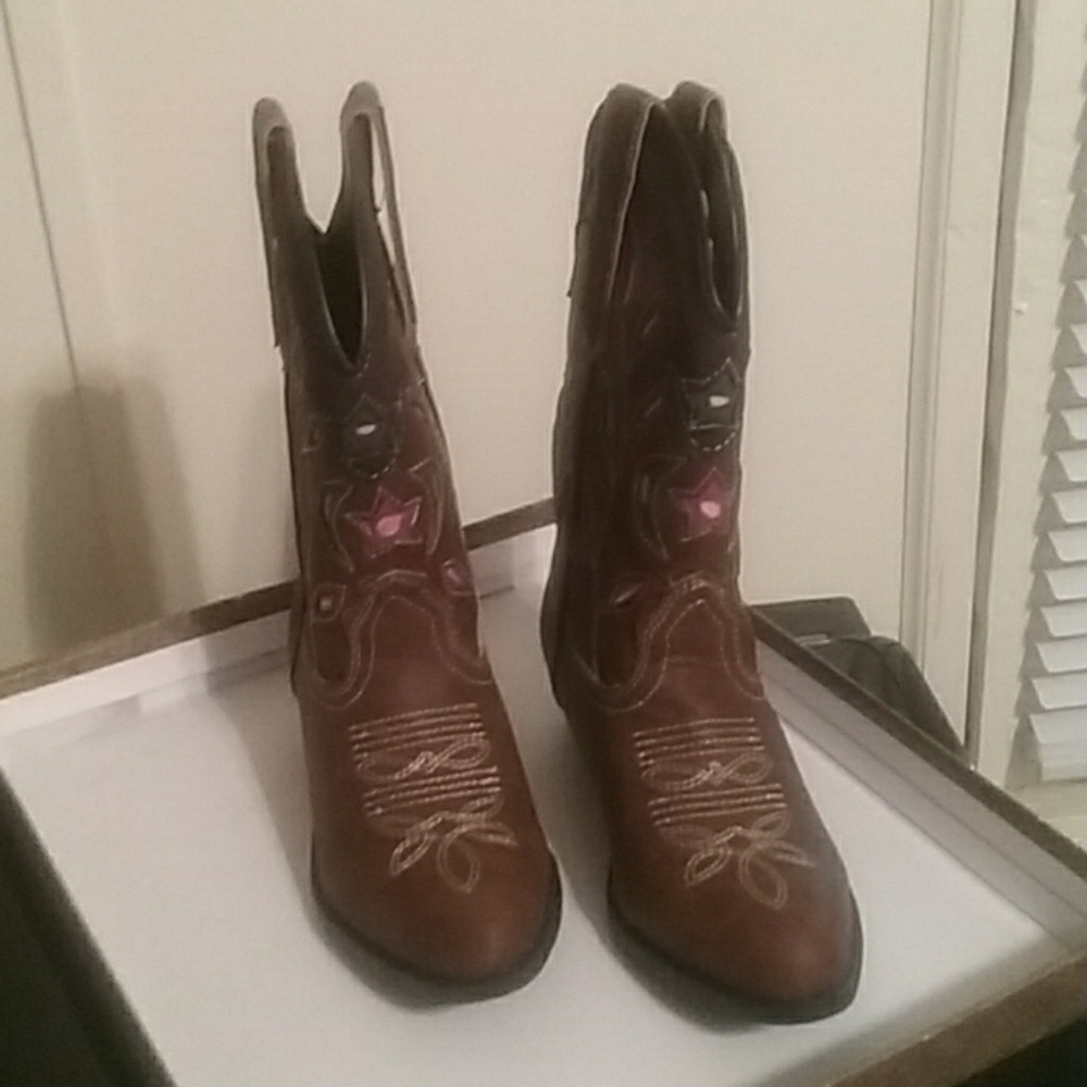 Girls boots